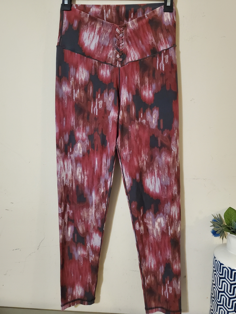 Aerie V Braid Top Maroon & Black High-Waist Leggings